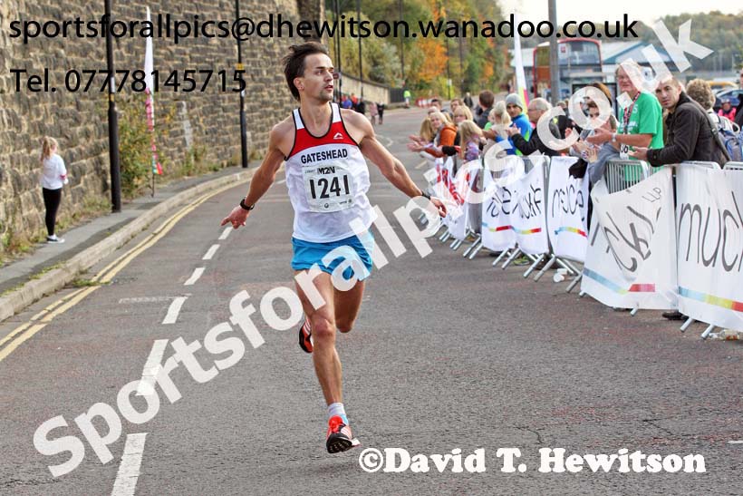 Conrad Franks wins the Morpeth to Newcastle Marathon. Photo: David T. Hewitson/Sports for All Pics
